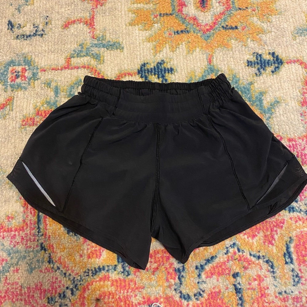 Black,lululemon, 4 inch hotty hot shorts